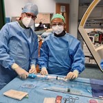 Prim. Steinwender und OA Dr. Saleh bei Implantation