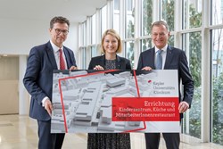 v.l.n.r.: Geschäftsführer Mag. Dr. Franz Harnoncourt, Gesundheitslandesrätin Mag.a Christine Haberlander und Landeshauptmann Mag. Thomas Stelzer