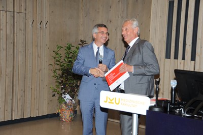 Univ.-Prof. DDr. Wolfram Hötzenecker (li.) und Univ.-Prof. Dr. Josef Auböck (re.)
