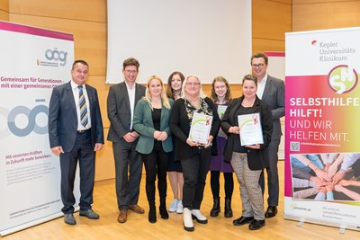 v. l. n. r.: LAbg. Bgm. Anton Froschauer, Priv.-Doz. Dr. Karl-Heinz Stadlbauer (ÄD Kepler Uniklinikum), Simone Pammer, MBA (PD Kepler Uniklinikum), Manuela Bruckmüller (GF Dachverband Selbsthilfe OÖ), Mag.a Monika Kern, PMML (Leitung Klinische Sozialarbeit, Kepler Uniklinikum), Hannah Franz, BA (Selbsthilfebeauftragte, Kepler Uniklinikum, Med Campus III.), DSA Carmen Binder (Selbsthilfebeauftragte, Kepler Uniklinikum, Neuromed Campus), Mag. Dr. Franz Harnoncourt (GF Kepler Uniklinikum)