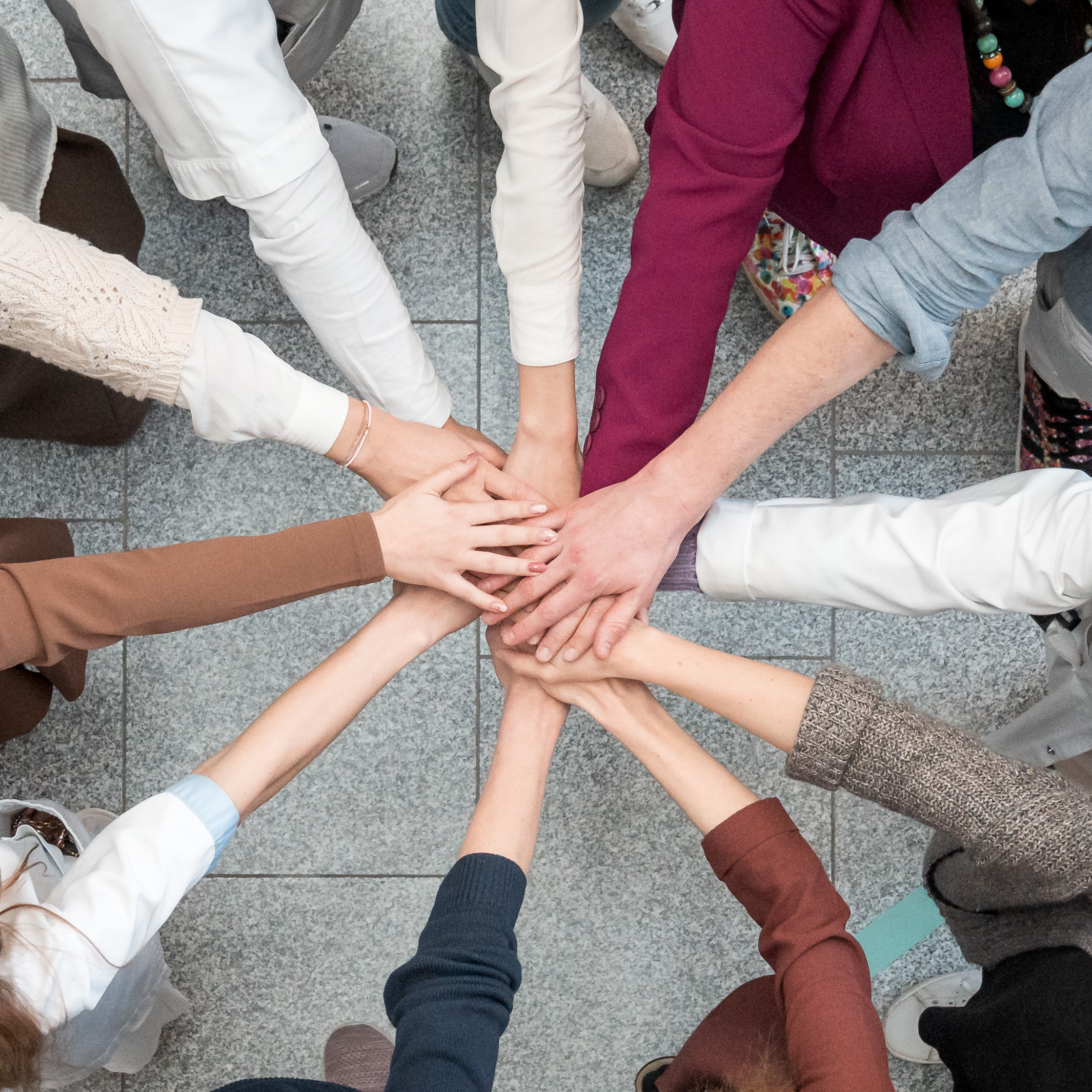 Hände des "Kinderambulanz"-Teams der Klinik für Kinder-und Jugendpsychiatrie und Psychotherapeutische Medizin am Kepler Uniklinikum