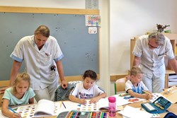 Die Diabetikerkinder werden bei ihren Aufgaben von Diabetesexpertin DGKP Maria Hütter und Diabetesexperten DGKP Daniel Gattermayr bestens begleitet.