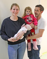 Die bewundernswerte Muttermilchspenderin Corina mit ihrer Familie