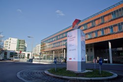 Außenaufnahme am Standort Med Campus des Kepler Uniklinikums