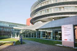 Außenaufnahme am Standort Neuromed Campus des Kepler Uniklinikums
