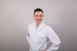 Prim. Priv.-Doz. Dr. Manfred Schmidt, Vorstand des Fachschwerpunkts Plastische, Ästhetische und Rekonstruktive Chirurgie