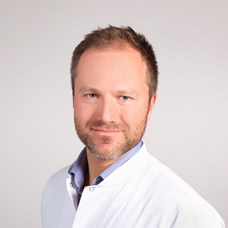 Profilbild von OA Dr. Nikolas Gerstgrasser 
