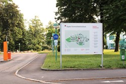 Orientierungsschild am Med Campus des Kepler Universitätsklinikums