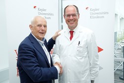 Patient Eichinger mit Doz. Steinwender im Gespräch