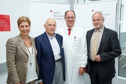 Dr.in Elgin Drda und Kurt Eichingermit Prim. Dr. Clemens Steinwenderund Dr. Heinz Brock