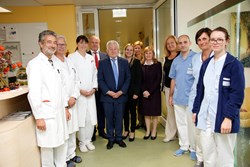 Beusch von LH Pühringer bei MitarbeiterInnen im Kepler Universitätsklinikum