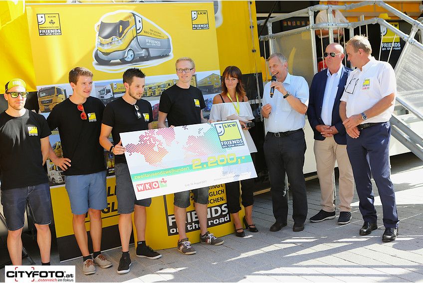 Prim. Merl mit Radsportlern