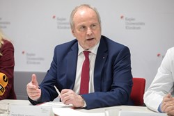 Ärztlicher Direktor GF Dr. Heinz Brock referiert
