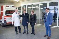 Staatssekretär Bernd Sibler in der Notaufnahme des Kepler Uniklinikums