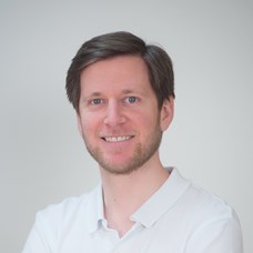 Profilbild von OA Dr. Nikolaus Poier-Fabian 