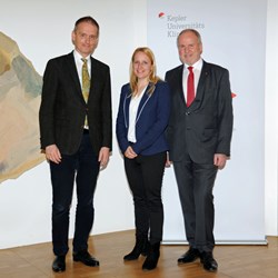 Univ.-Prof. Dr. Norbert Kleinsasser, MHBA, Pflegedirektorin Simone Pammer, Ärztl. Direktor GF Dr. Heinz Brock, MBA, MPH, MAS beim Dienstanstritt