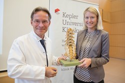 Univ.-Prof. Dr. Andreas Gruber im Gespräch mit Gesundheitslandesrätin Mag.a Christine Haberlander
