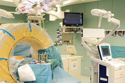 Intraoperatives CT-Gerät O-Arm in der Neurochirurgie am Neuromed Campus