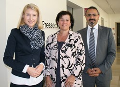 LHStv. Mag.a Christine Haberlander, Landesrätin Birgit Gerstorfer im Gepräch mit Primarius Dr. Kurosch Yazdi  