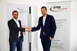 Ing. Mag.(FH) Bernhard Hochholdinger, Leiter der Medizintechnik und -informatik am Kepler Uniklinikum, und Michael Schiemer, Geschäftsführer der ATOS Group Gmbh