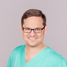 Profilbild von OA Dr. Lucas Schützeneder 