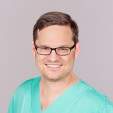 Profilbild von OA Dr. Lucas Schützeneder 