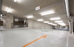 Abfahrt vom 2. Untergeschoß in das 1. Untergeschoß