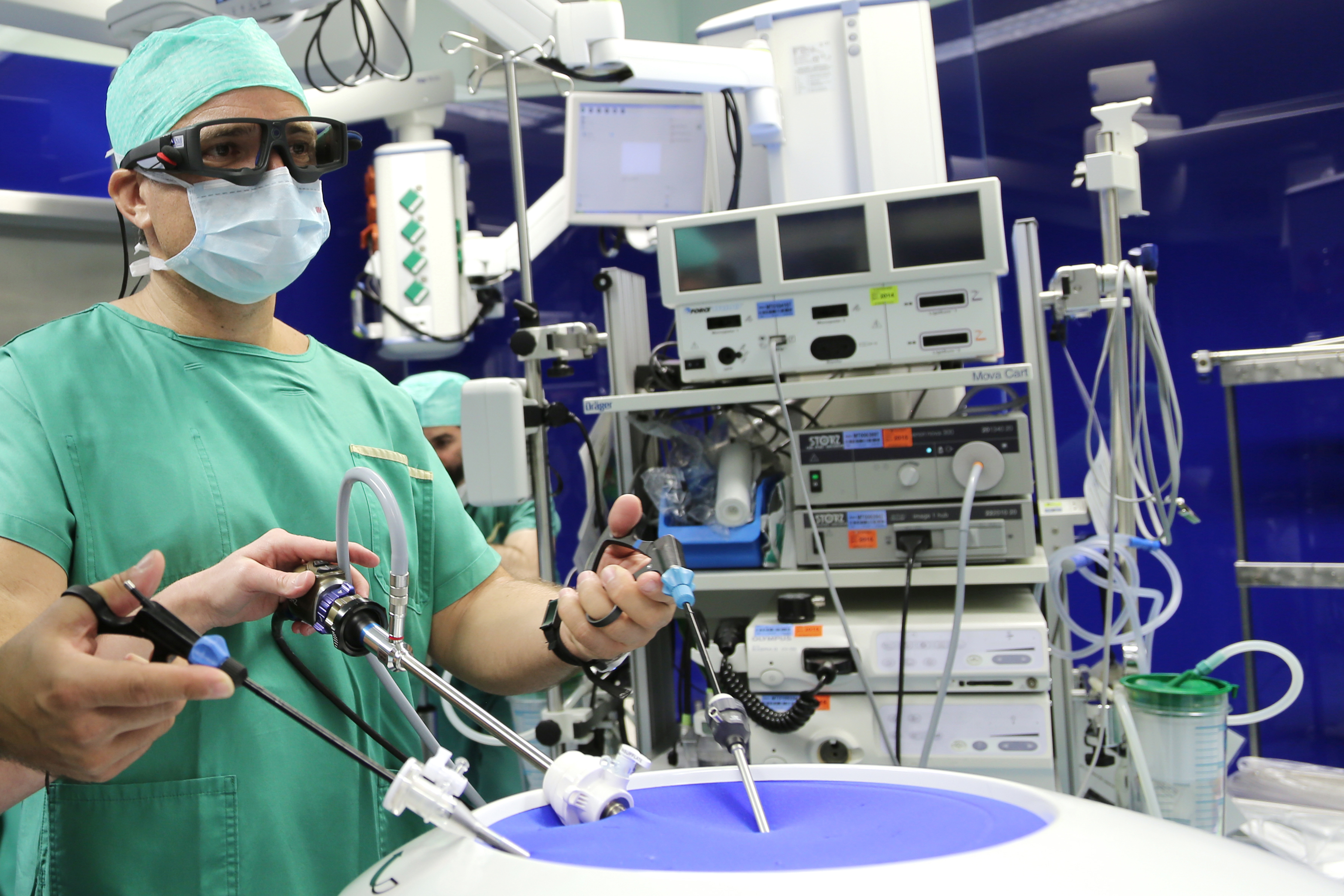 Prim. Univ.-Doz. Dr. Andreas Shamiyeh im OP