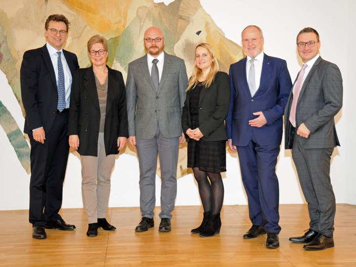 Gruppenfoto Prof. Meier mit Führungspersönlichkeiten
