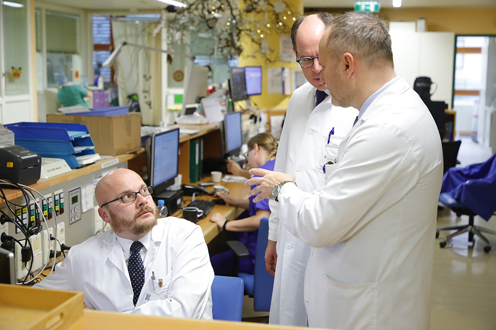 Besprechung der Experten unterschiedlicher Fächer