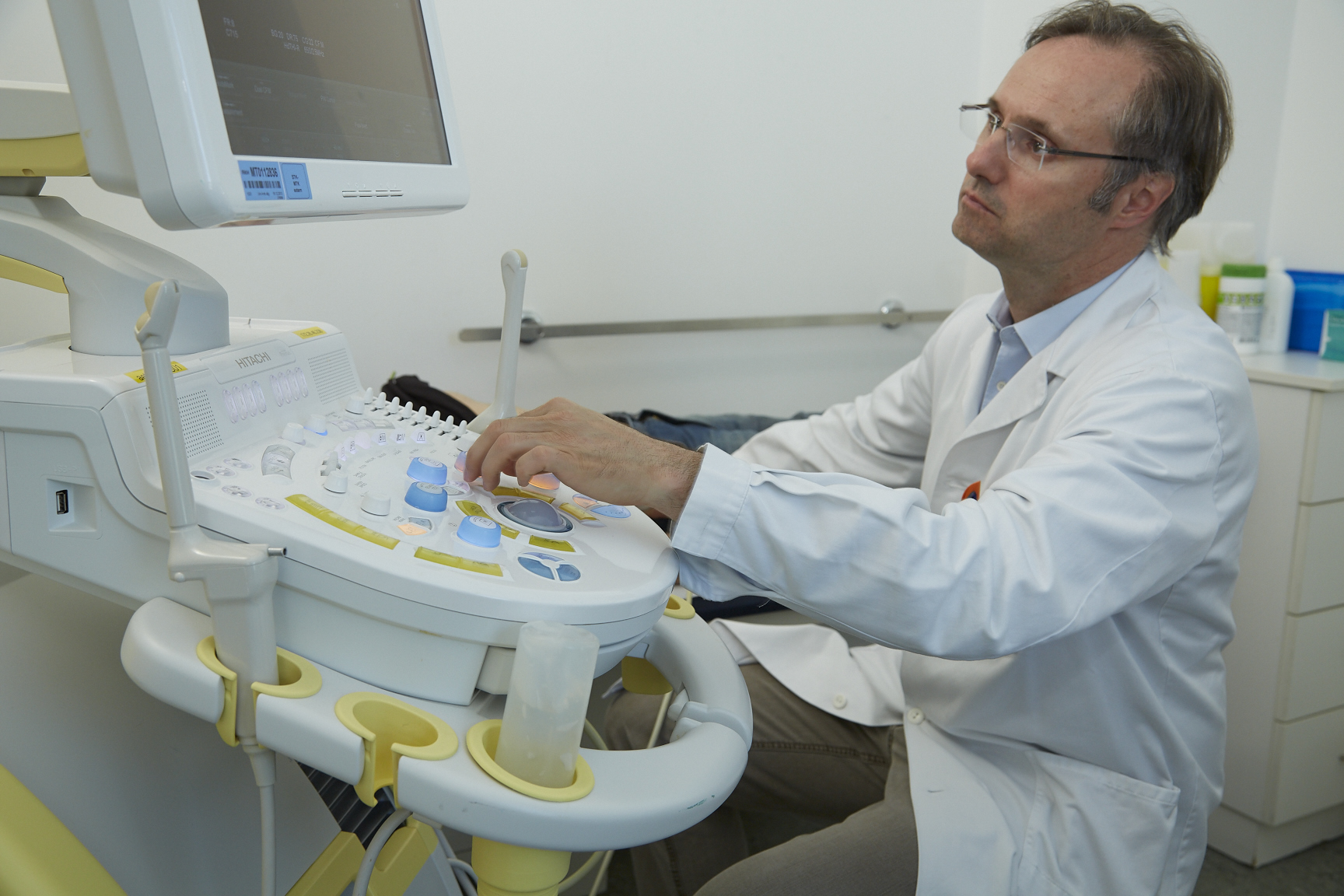 Prof. Dr. Krause bei Befundung 