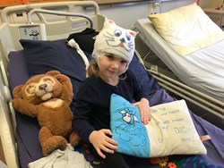 Patientin Lisa Baumgartner im Krankenbett