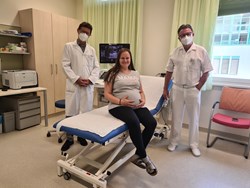 Prim. Tulzer und Doz. Arzt mit Patientin
