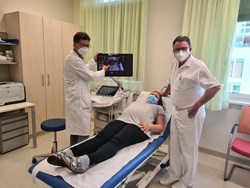 Prim. Tulzer und Doz. Arzt mit Patientin
