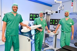 Orthopädie Team mit MAKO-Roboter