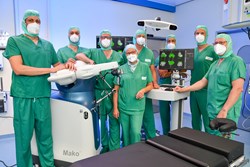 Orthopädie Team mit MAKO-Roboter