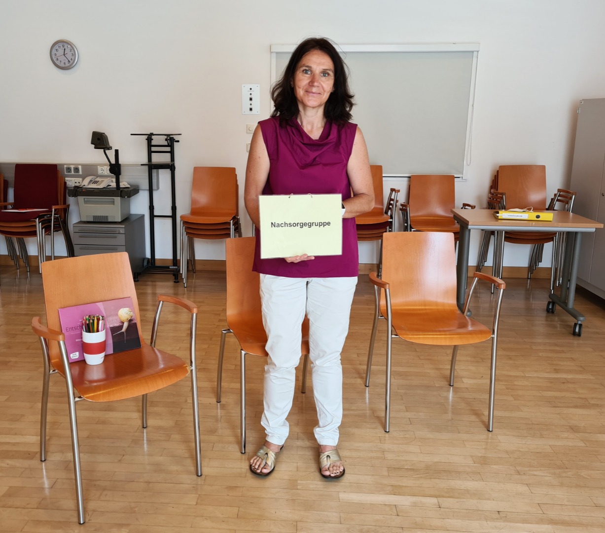 Alexandra Schaubmayr im Gruppenraum für Psychotherapie